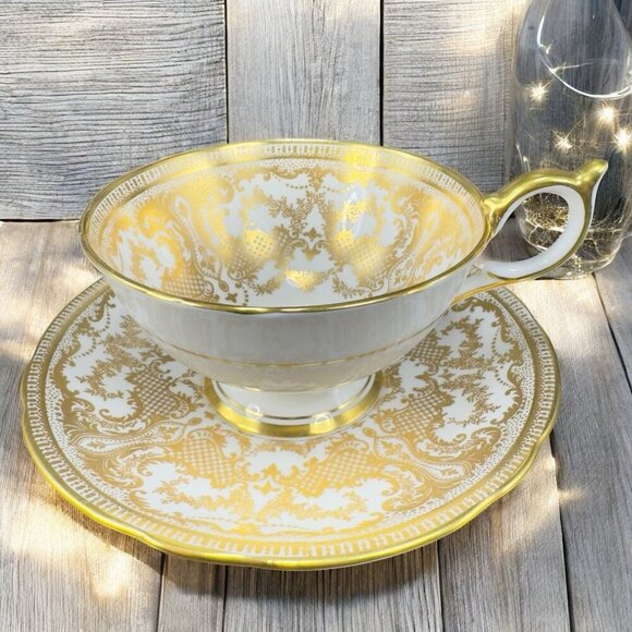 Vintage Aynsley England Tea Cup and Saucer Heavy Gold Pattern Porcelain Set VTG - Picture 1 of 15